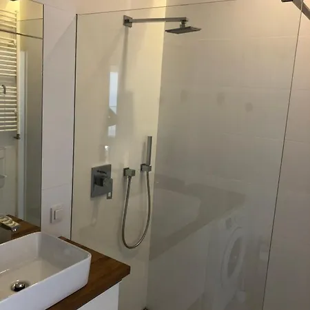 Quiet Ursynow Airport S2 アパート